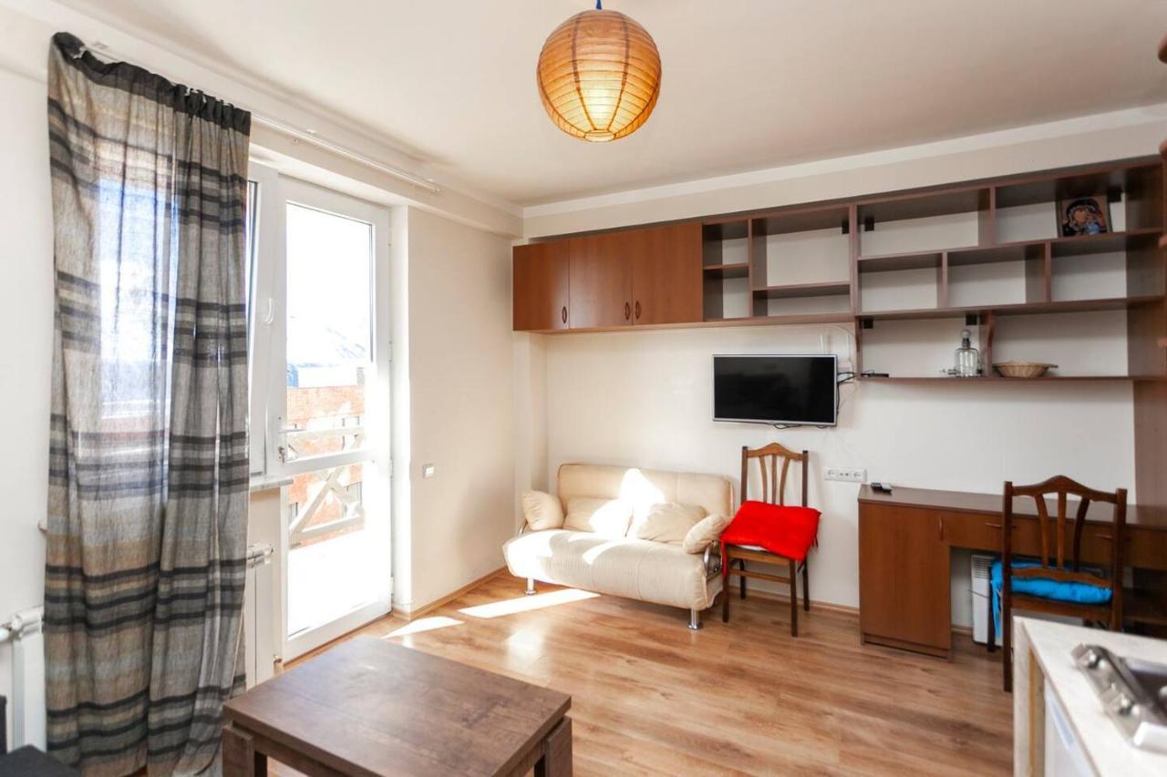 Wehost Cozy And Comfortable Studio กูเดาริ ภายนอก รูปภาพ