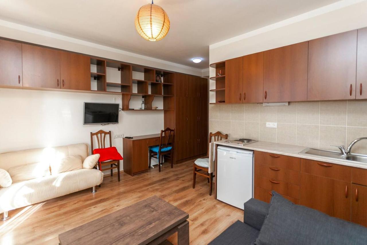 Wehost Cozy And Comfortable Studio กูเดาริ ภายนอก รูปภาพ