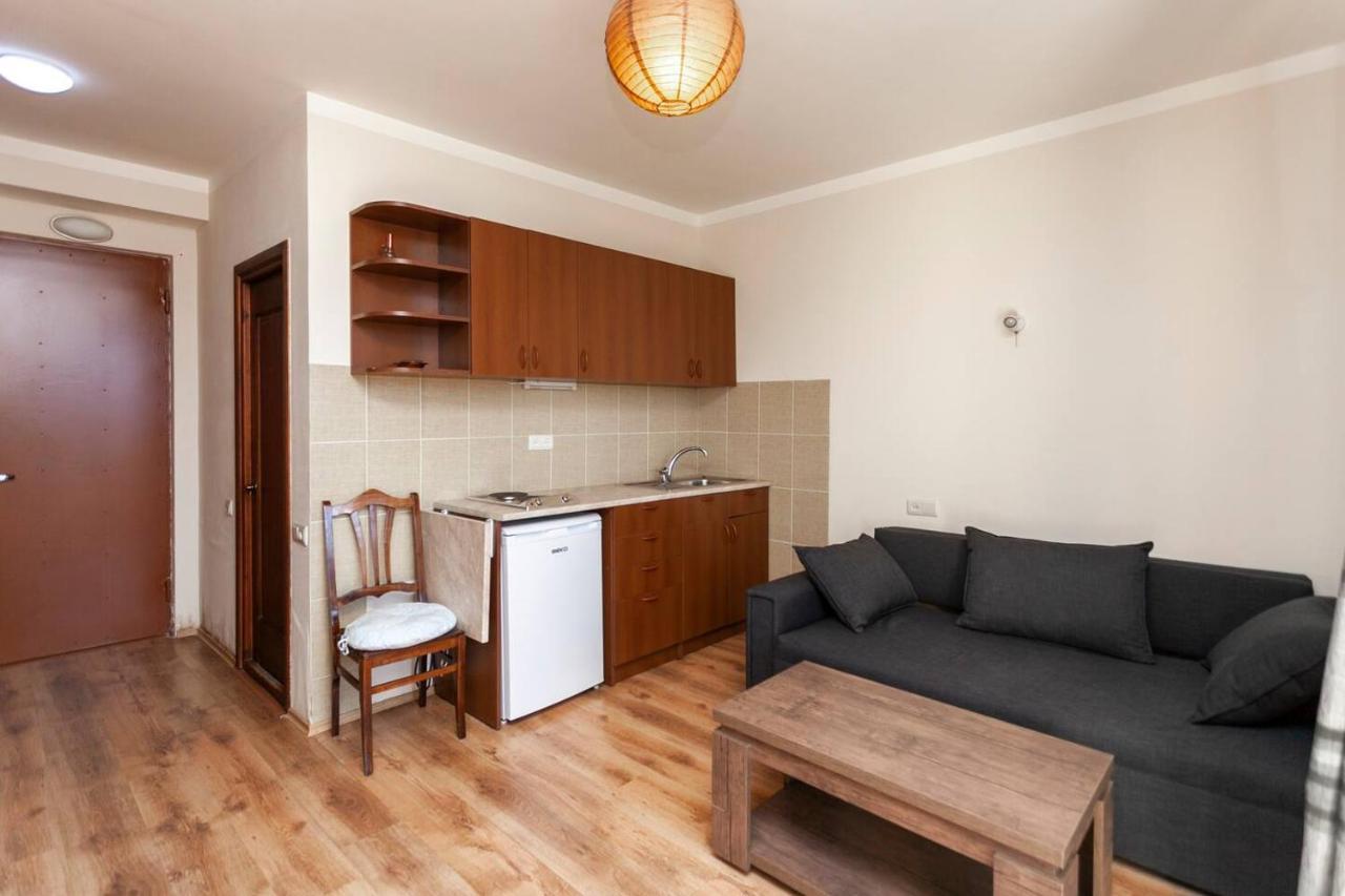 Wehost Cozy And Comfortable Studio กูเดาริ ภายนอก รูปภาพ
